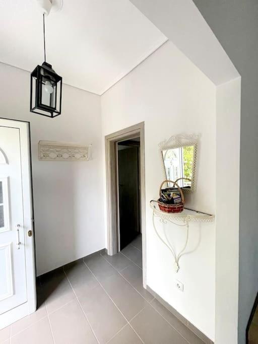 Appartamento 20' From The Airport,20' From The Center Of Atene Esterno foto