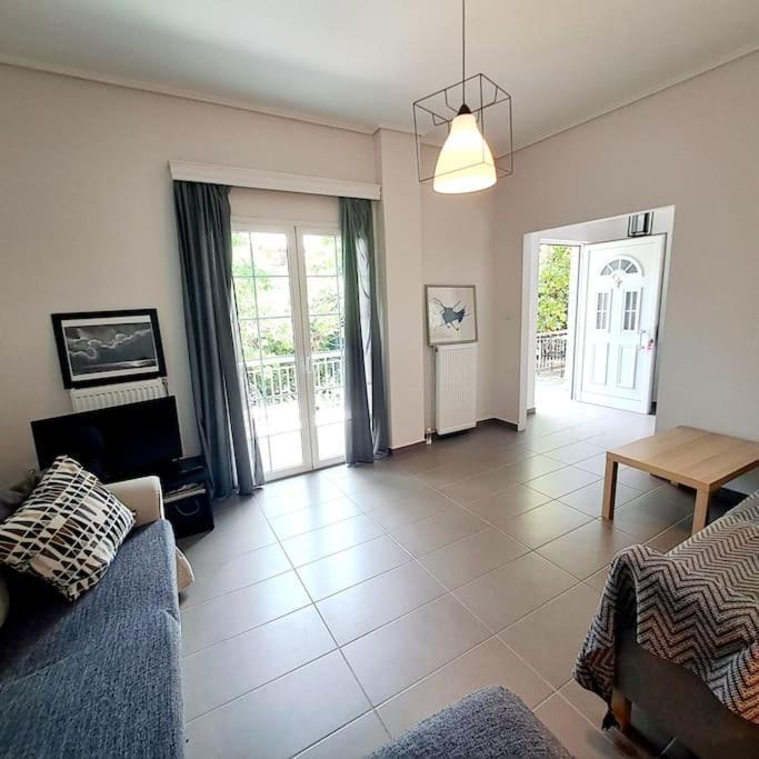 Appartamento 20' From The Airport,20' From The Center Of Atene Esterno foto