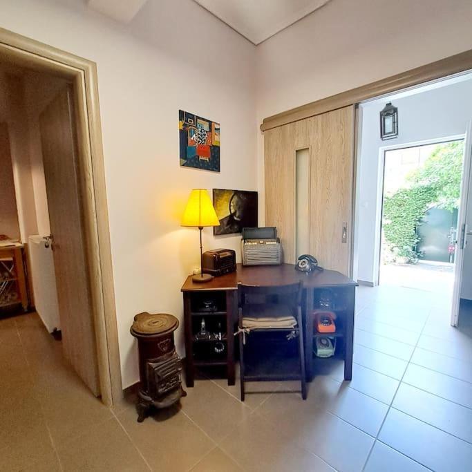 Appartamento 20' From The Airport,20' From The Center Of Atene Esterno foto