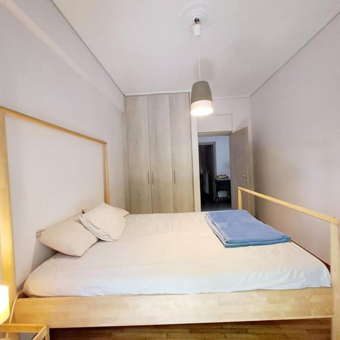 Appartamento 20' From The Airport,20' From The Center Of Atene Esterno foto