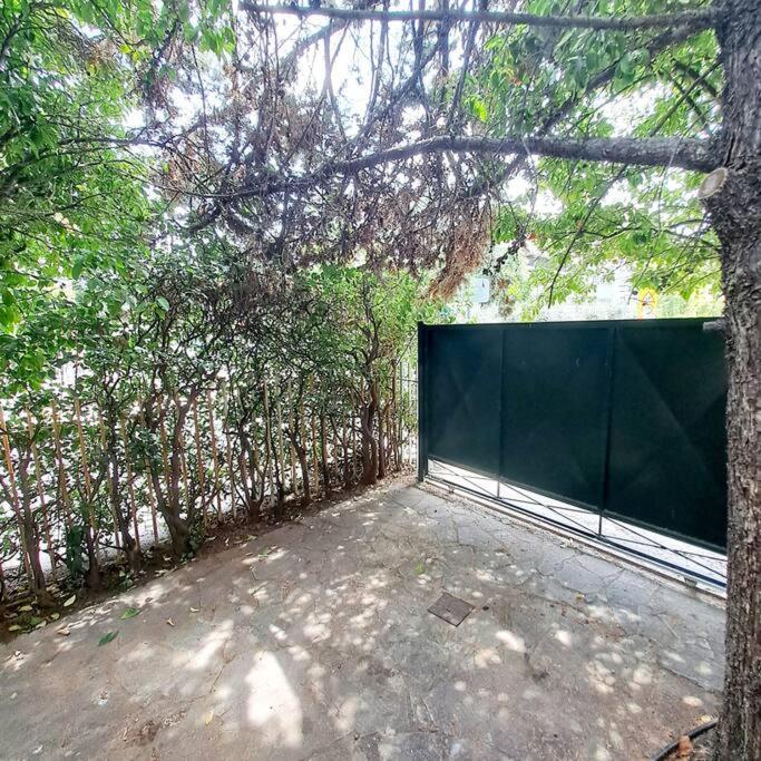 Appartamento 20' From The Airport,20' From The Center Of Atene Esterno foto