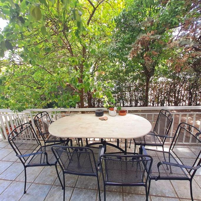 Appartamento 20' From The Airport,20' From The Center Of Atene Esterno foto