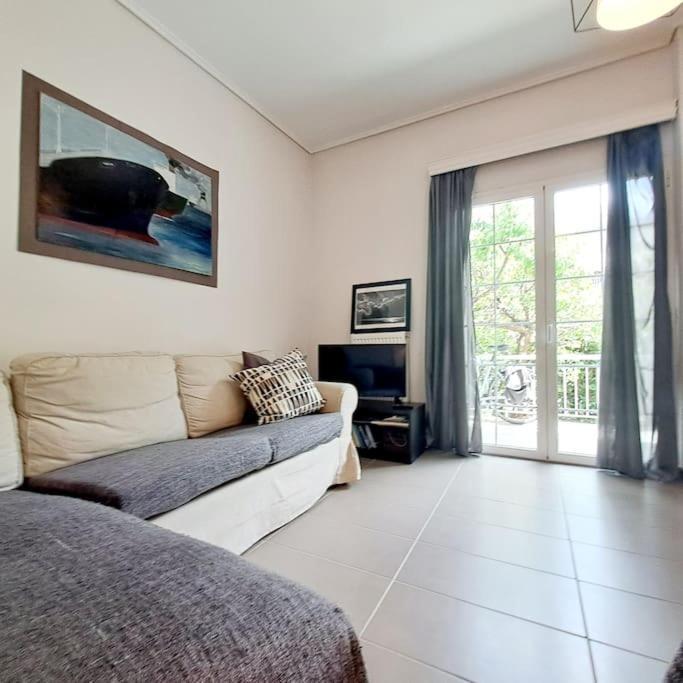 Appartamento 20' From The Airport,20' From The Center Of Atene Esterno foto