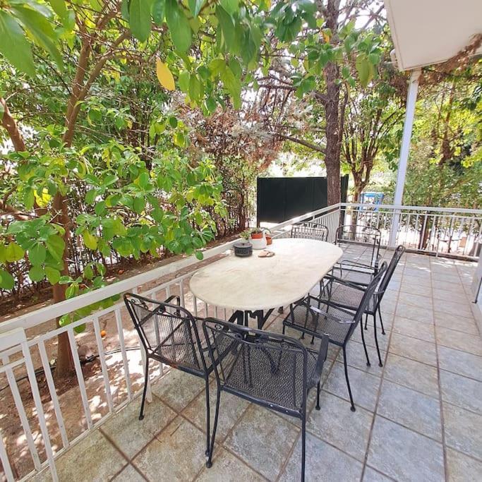 Appartamento 20' From The Airport,20' From The Center Of Atene Esterno foto