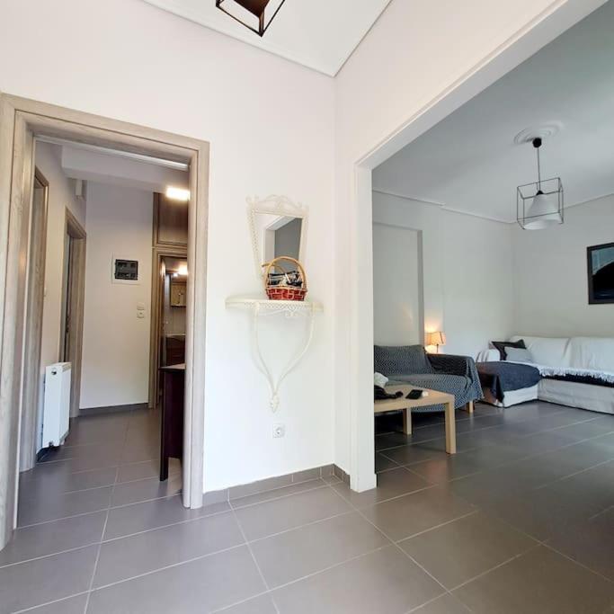 Appartamento 20' From The Airport,20' From The Center Of Atene Esterno foto